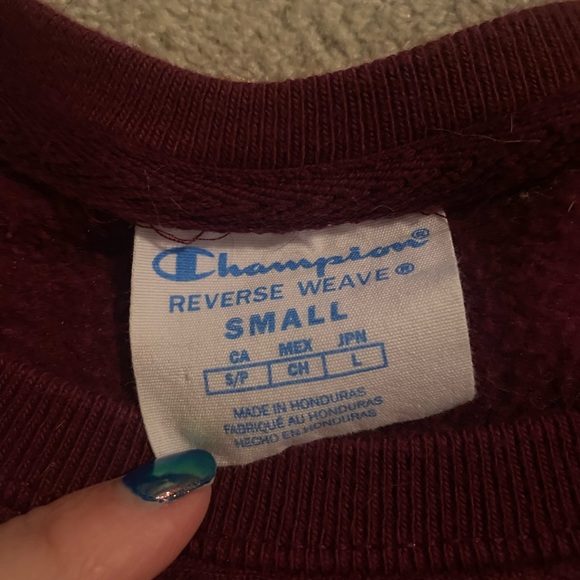 Burgundy champion crew neck. Used. Good condition - Picture 2 of 2